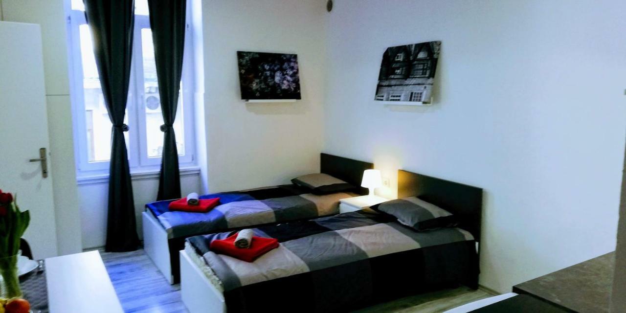 Zpula Center Apartments And Rooms Ngoại thất bức ảnh