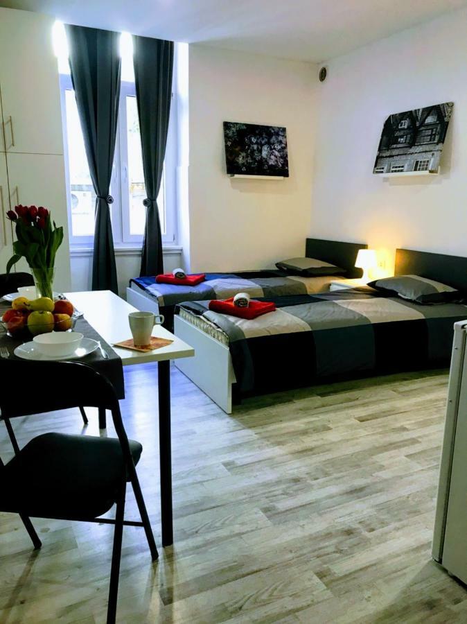 Zpula Center Apartments And Rooms Ngoại thất bức ảnh