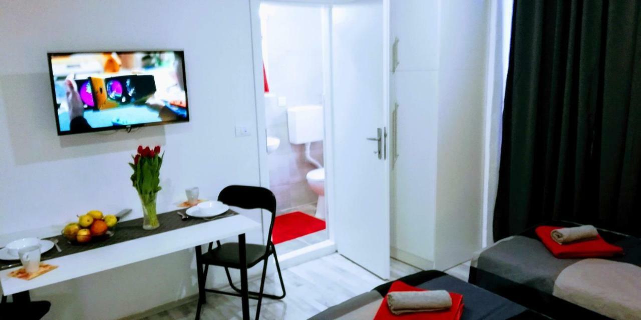 Zpula Center Apartments And Rooms Ngoại thất bức ảnh