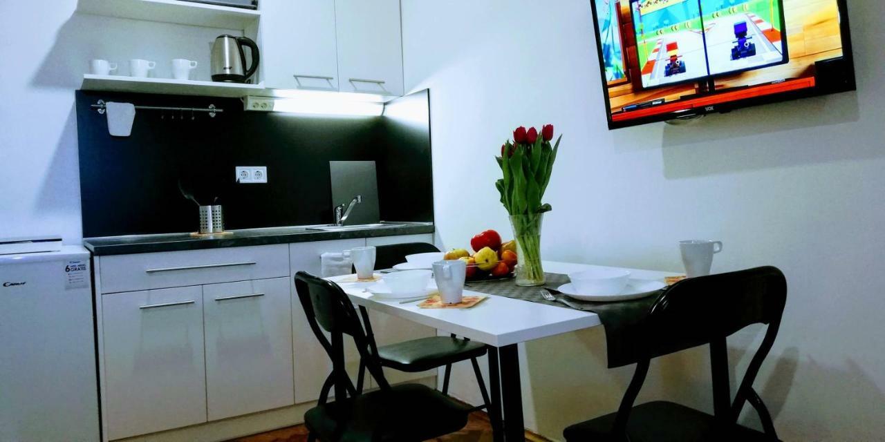Zpula Center Apartments And Rooms Ngoại thất bức ảnh
