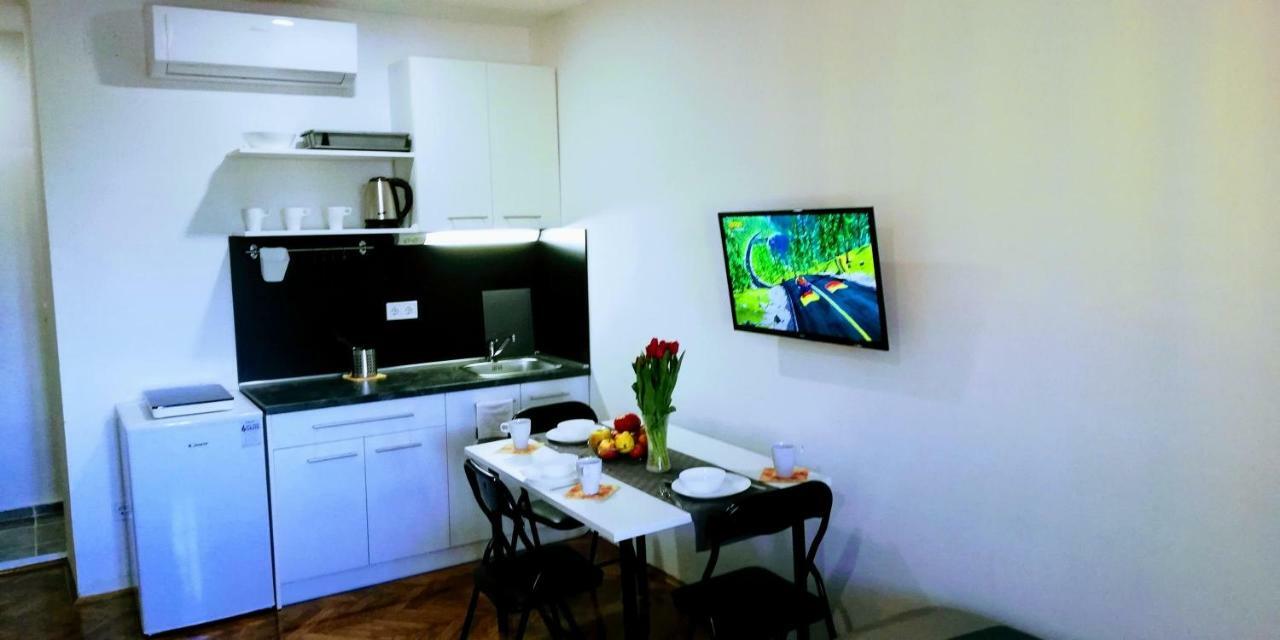 Zpula Center Apartments And Rooms Ngoại thất bức ảnh